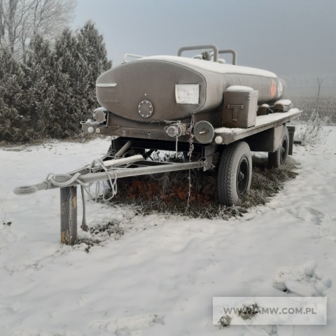Cysterna paliwowa CP-4 (poj. 4,0 m3) na przyczepie AUTOSAN D-46A (przebieg: 3 904 km) 